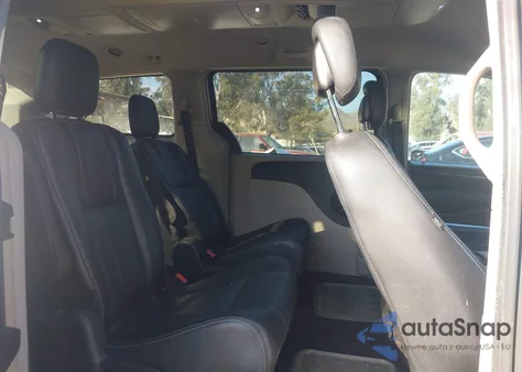 2016 Chrysler Town & Country Touring z USA, uszkodzony, nr VIN 2C4RC1BG5GR213380